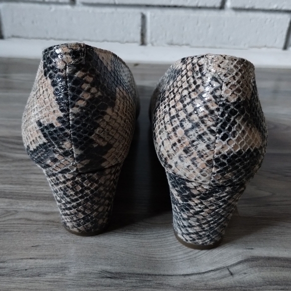 Vionic Antonia Tan/Gray Natural Snakeskin Wedge Pumps Shoe Womens Size 7 - Picture 3 of 5